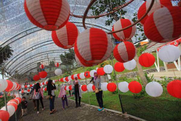 Lampion Merah Putih: Ungkapan Kebanggaan dalam Peringatan Ulang Tahun Republik Indonesia